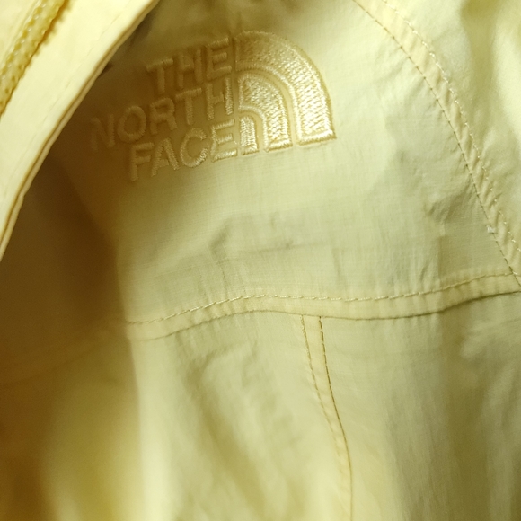 The North Face HyVent Hooded, Pocketed Rain/ Wind Breaker Size Large Yellow - Picture 3 of 9